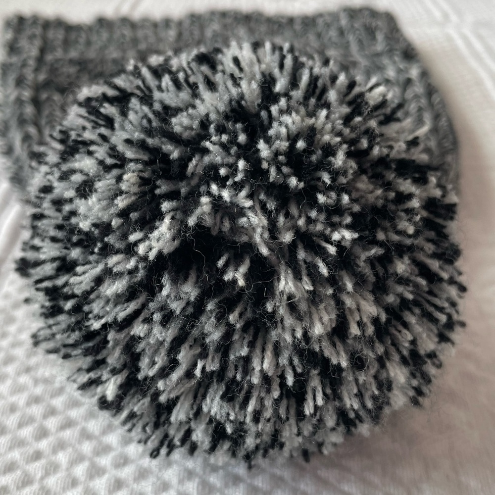 Rebecca Minkoff Marled Beanie & Hand/Arm Warmer Set Black/White Acrylic Knit - Picture 11 of 11